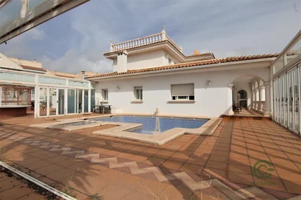 Casa de 0,3 ha en venta en La nucía, Alicante