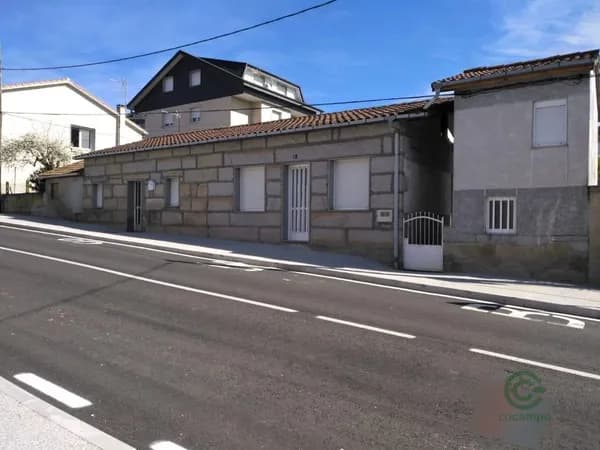 Casa de 0,115 ha en venta en Ourense, Ourense