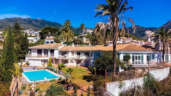 Casa de 0,3213 ha en venta en Benalmádena, Malaga