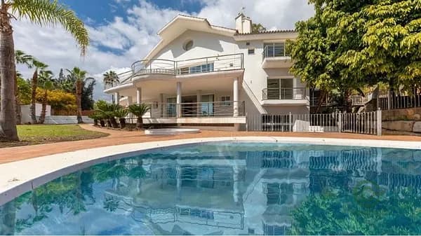 Casa de 0,4 ha en venta en Málaga