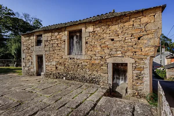Casa de 0,4 ha en venta en Outeiro de rei, Lugo