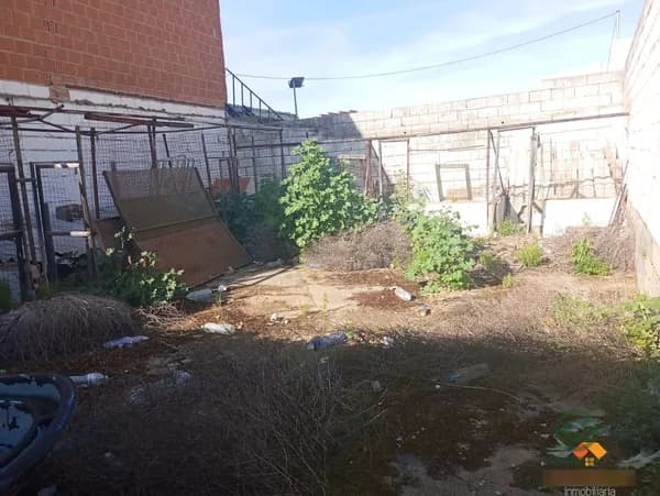 Terreno urbano de 0,0112 ha en venta en Mérida, Badajoz
