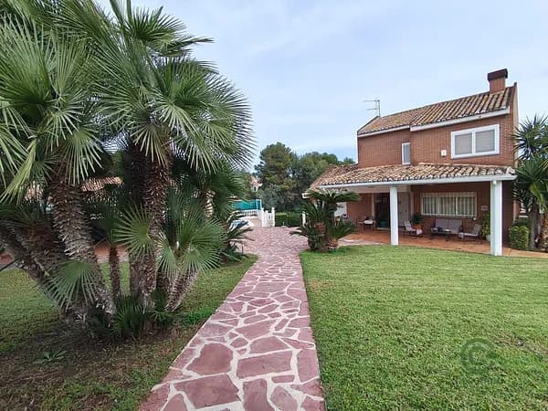 Casa de 0,0895 ha en venta en Torrent, Valencia