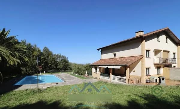 Casa de 0,15 ha en venta en Irun, Guipúzcoa