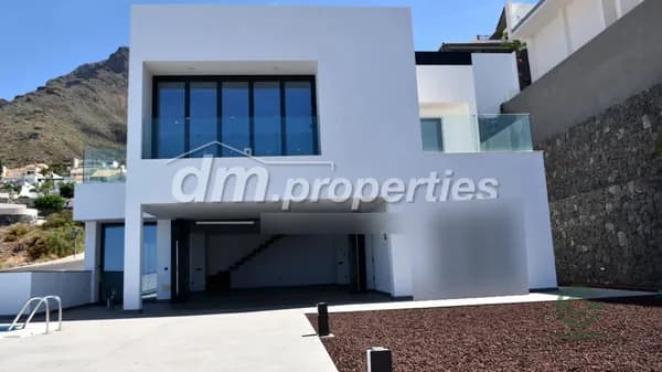 Casa de 0,08 ha en venta en Adeje, Sta.cruz tener.