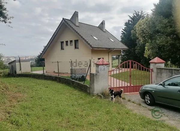 Casa de 0,2 ha en venta en Villaescusa, Cantabria