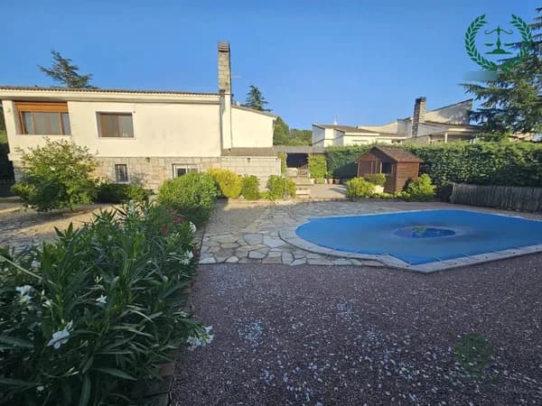 Casa de 0,1 ha en venta en Pedrezuela, Madrid