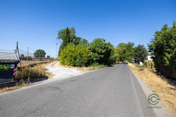 Finca agrícola de 2,1 ha en venta en Granada, Granada