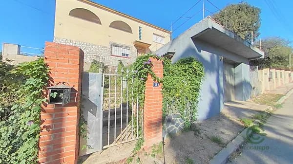 Casa de 0,0325 ha en venta en Barcelona