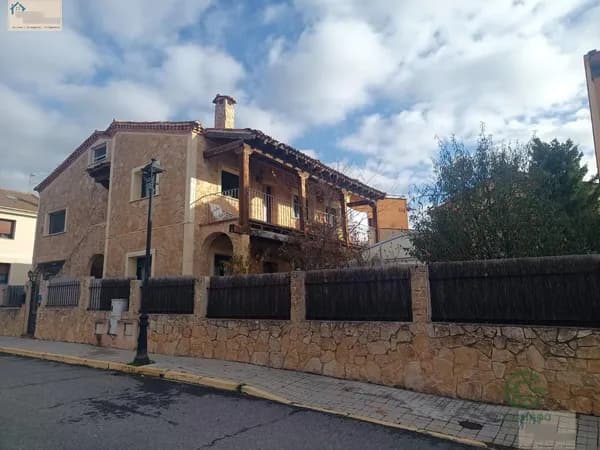 Casa de 0,062 ha en venta en Palazuelos de eresma, Segovia