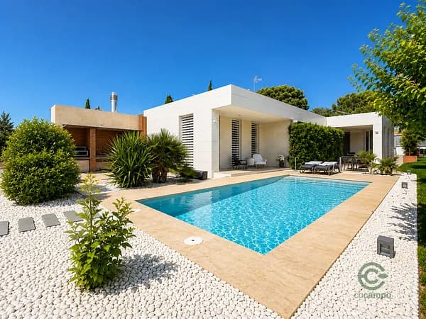 Casa de 0,1 ha en venta en Madrid