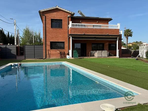 Casa de 0,0267 ha en venta en Castellbisbal, Barcelona