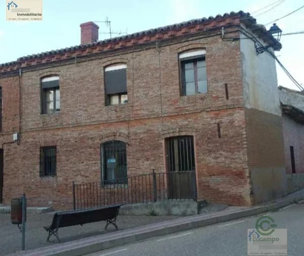 Casa de 0,0228 ha en venta en Villacarralón, Valladolid