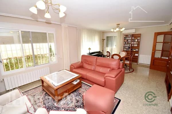 Casa de 0,1365 ha en venta en Torrent, Valencia