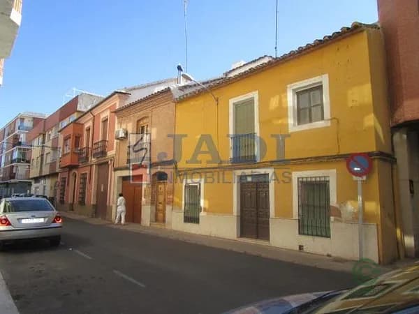 Terreno urbano de 0,0222 ha en venta en Valdepeñas, Ciudad real