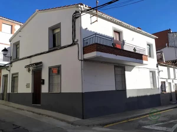 Casa de 0,014 ha en venta en Navalcan, Toledo