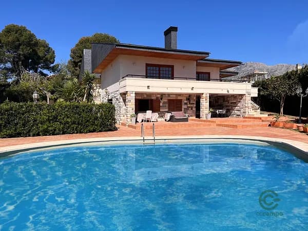 Casa de 0,0523 ha en venta en La nucía, Alicante
