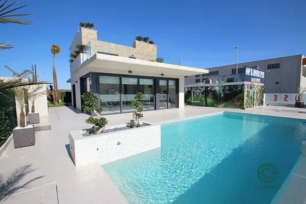 Casa de 0,035 ha en venta en San miguel de salinas, Alicante