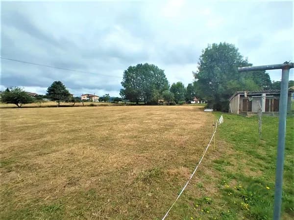 Casa de 0,225 ha en venta en Nava, Asturias