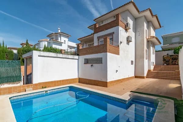 Casa de 0,05 ha en venta en Otura, Granada