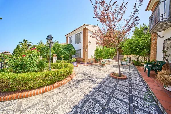 Casa de 0,0545 ha en venta en Otura, Granada