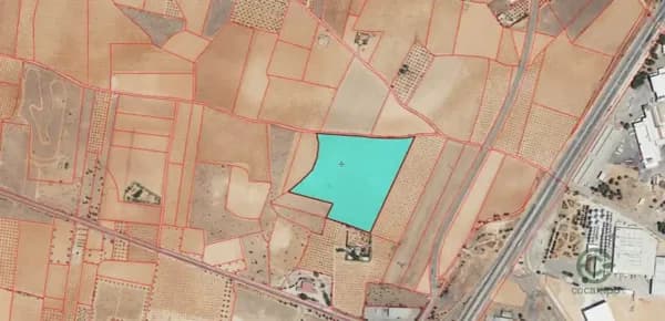 Finca agrícola de 4,95 ha en venta en Valdepenas, Ciudad real