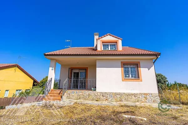 Casa de 0,11 ha en venta en Segovia