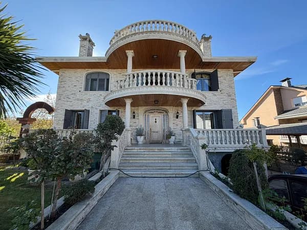 Casa de 0,2505 ha en venta en Cacabelos, Leon