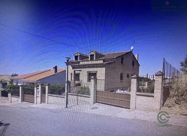 Casa de 0,093 ha en venta en Yeles, Toledo