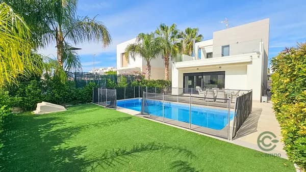 Casa de 0,03 ha en venta en Rojales, Alicante
