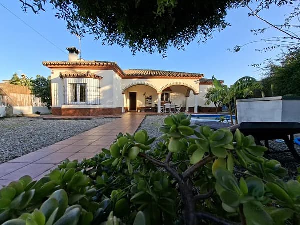 Casa de 0,0555 ha en venta en Chiclana de la frontera, Cadiz