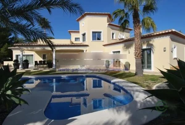 Casa de 0,1131 ha en venta en Benissa, Alicante