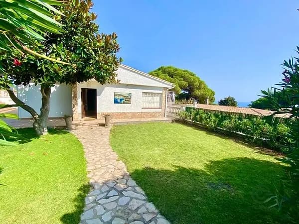 Casa de 0,09 ha en venta en Girona