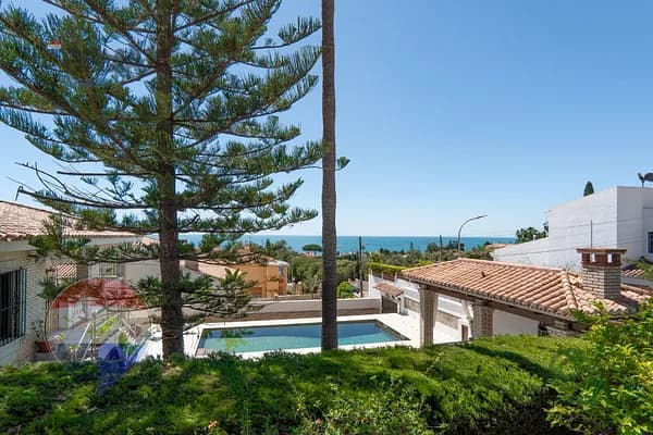 Casa de 0,0545 ha en venta en Vélez - málaga, Malaga