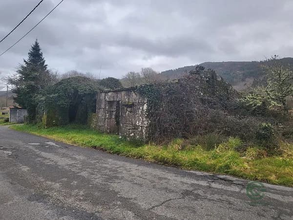 Finca agrícola de 0,1 ha en venta en Cotobade, Pontevedra