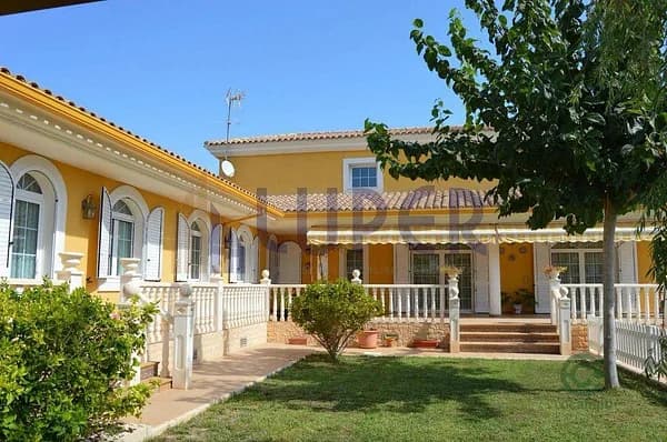 Casa de 0,1 ha en venta en Alicante