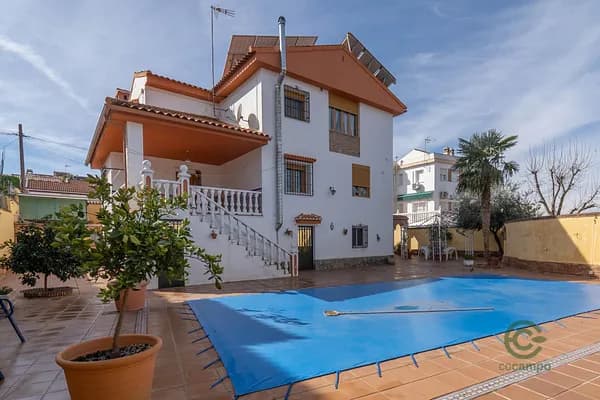 Casa de 0,0538 ha en venta en Otura, Granada