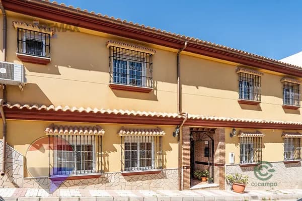 Casa de 0,0288 ha en venta en Málaga, Malaga
