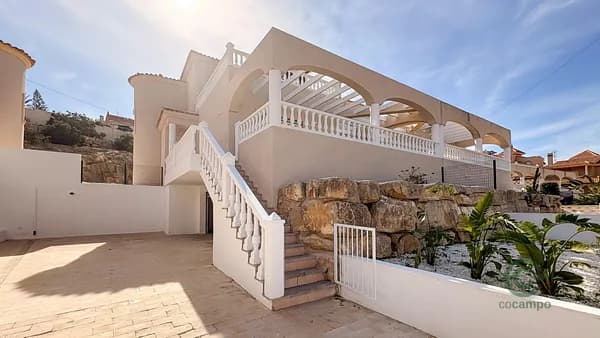 Casa de 0,0504 ha en venta en El campello, Alicante