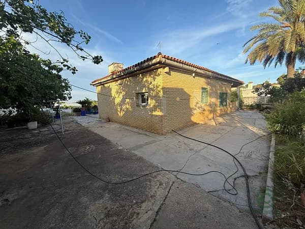 Casa de 0,5022 ha en venta en Torrent, Valencia