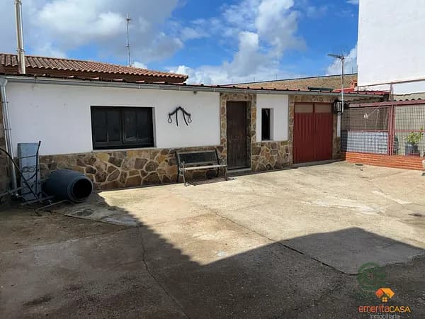 Terreno urbano de 0,0178 ha en venta en Mérida, Badajoz