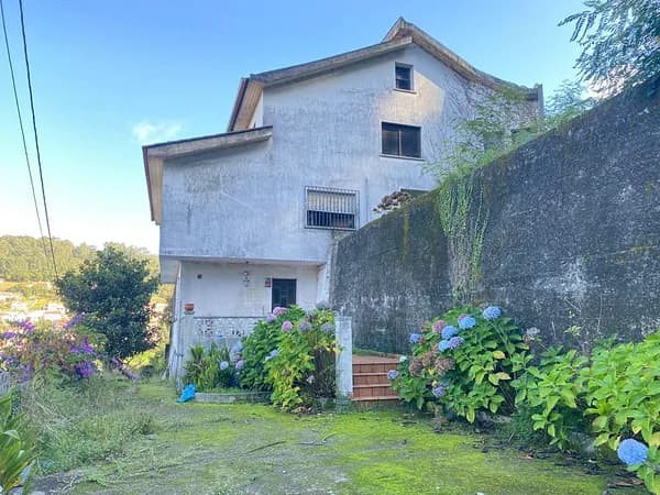 Casa de 0,1 ha en venta en Bueu, Pontevedra