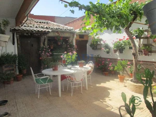 Casa de 0,0367 ha en venta en Valdepeñas, Ciudad real