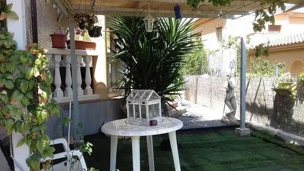 Casa de 0,0463 ha per a venda a Barcelona