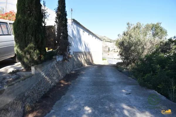 Agricultural property of 1,55 ha for sale in Alicante