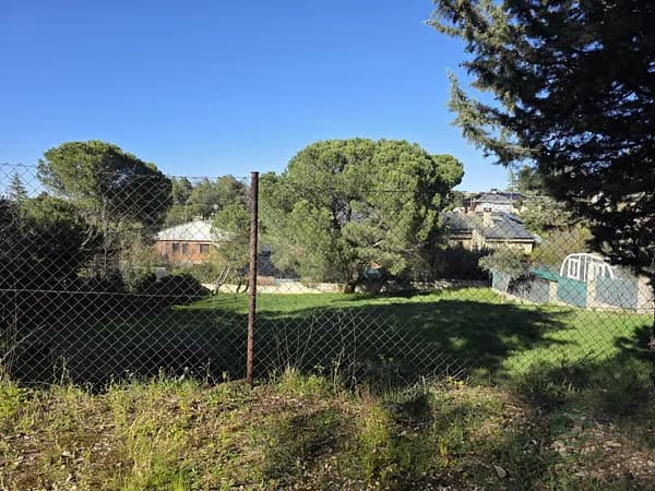 Terreno urbano de 0,1016 ha en venta en El casar, Guadalajara