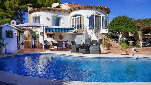 Casa de 0,0821 ha en venta en Calpe, Alicante