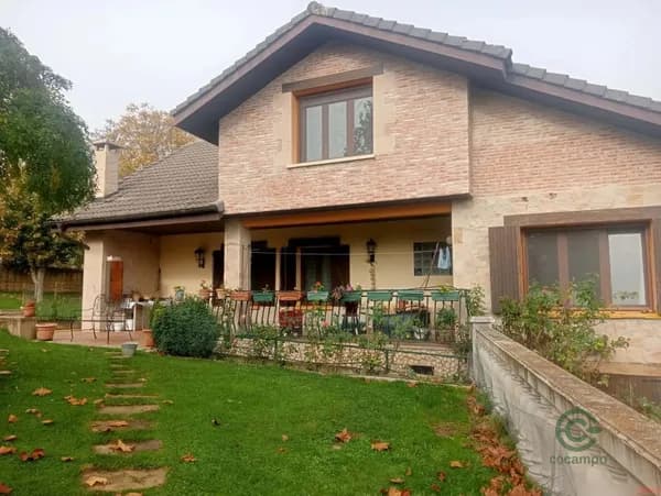 Casa de 0,2 ha en venta en Condado de treviño, Burgos