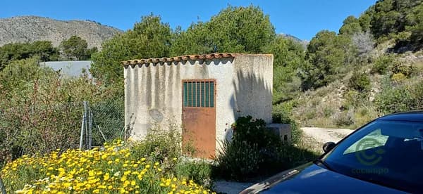 Finca agrícola de 0,47 ha en venta en Alicante