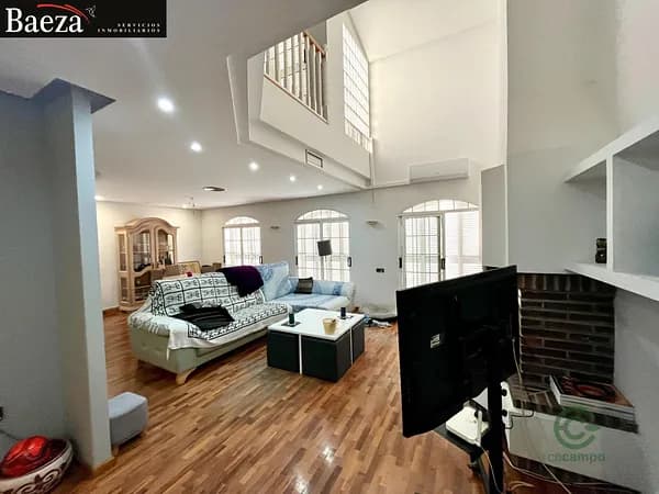 Casa de 0,0265 ha en venta en Petrer, Alicante